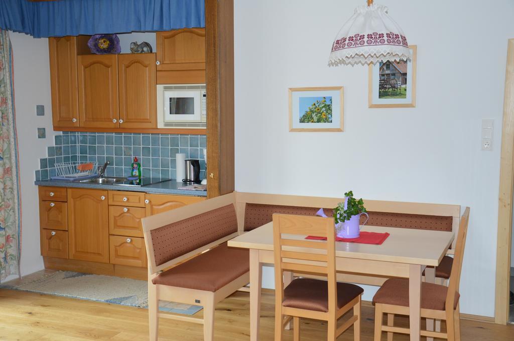 Biobauernhof Wolf-Hof Apartment Pressbaum Ruang foto