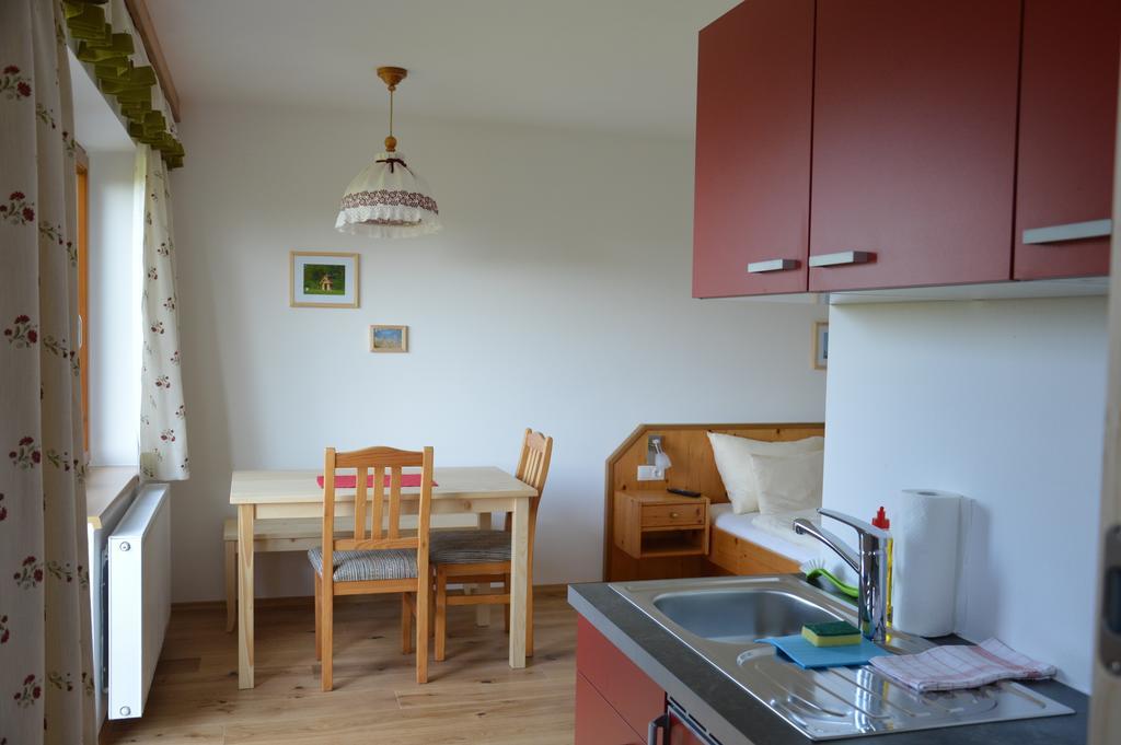 Biobauernhof Wolf-Hof Apartment Pressbaum Ruang foto